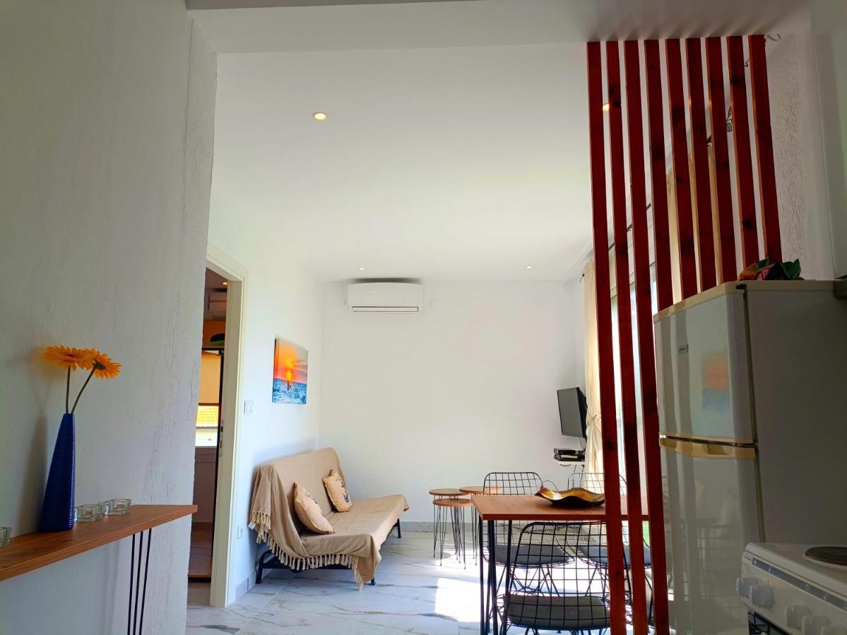 Salonikiou Beach Apartments Akti Salonikiou 外观 照片